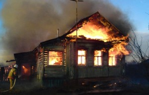 Курение в нетрезвом виде привело к сожжению дома